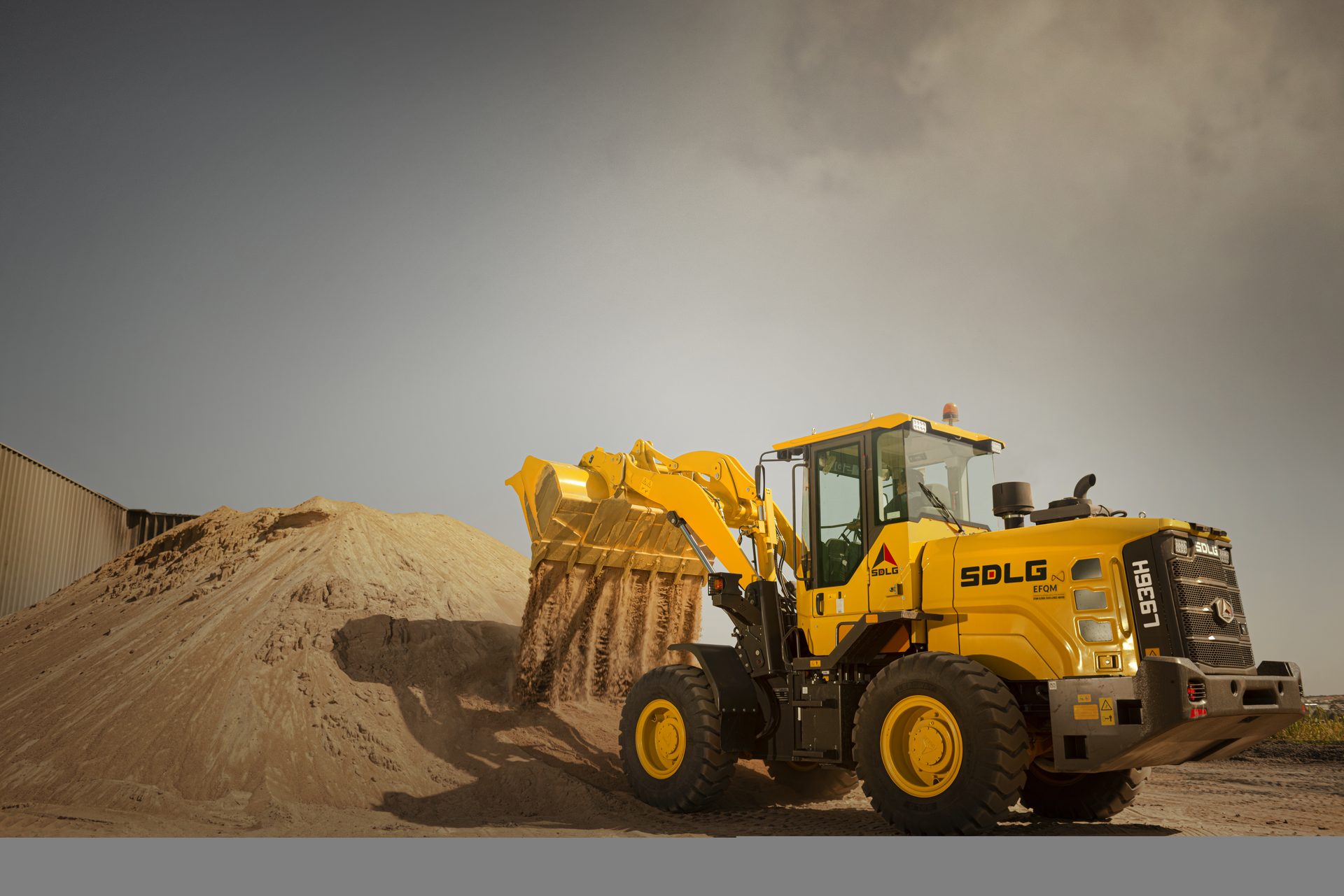 L933H in an industrial yard